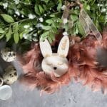 Osterhase mit Blumen